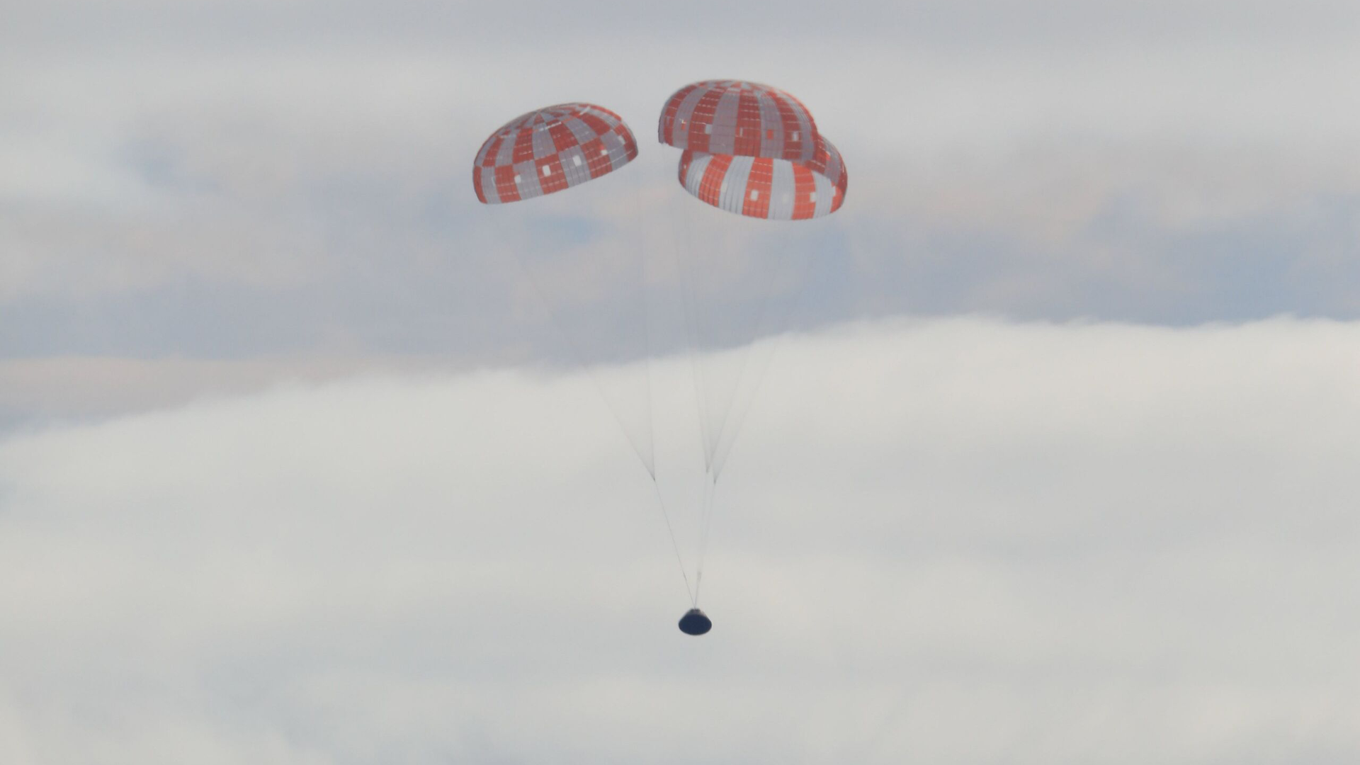 Artemis 1 tilbake på Jorden*